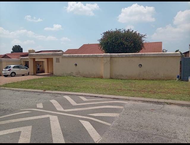 3 BEDROOM HOUSE FOR SALE IN LEONDALE